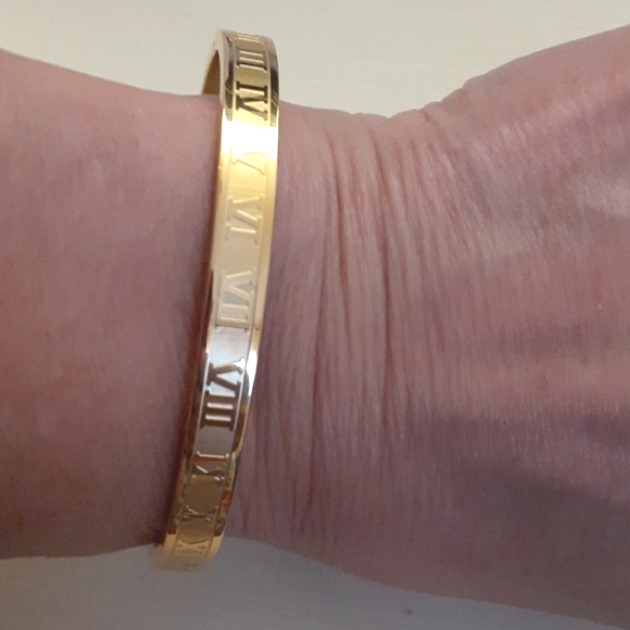 Gold Roman Numeral Bracelet